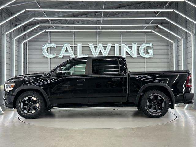 ダッジ・ラム レベル　Ｖ８ＨＥＭＩ　新並　純正エアサス　パノラマルーフ　レベル２エクイップメントグループ　アップルカープレイ　トノカバー　スプレーインベッドライナー　格納式ベッドステップ　シートヒーター　ステアリングヒーター　クルーズコントロール（11枚目）