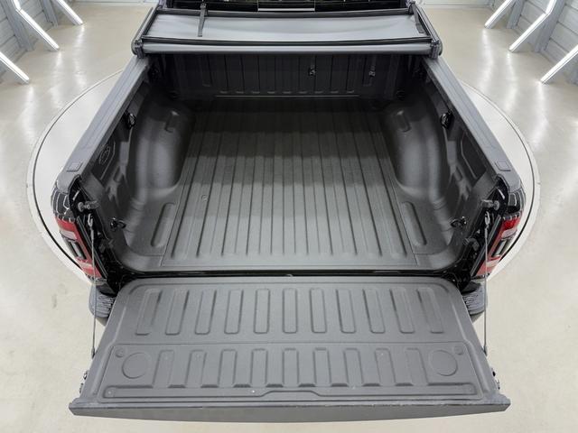 ダッジ・ラム レベル　Ｖ８ＨＥＭＩ　新並　純正エアサス　パノラマルーフ　レベル２エクイップメントグループ　アップルカープレイ　トノカバー　スプレーインベッドライナー　格納式ベッドステップ　シートヒーター　ステアリングヒーター　クルーズコントロール（12枚目）