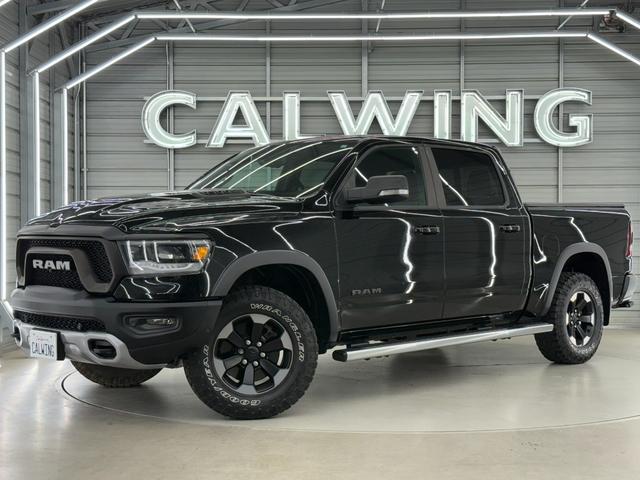 ダッジ・ラム レベル　Ｖ８ＨＥＭＩ　新並　純正エアサス　パノラマルーフ　レベル２エクイップメントグループ　アップルカープレイ　トノカバー　スプレーインベッドライナー　格納式ベッドステップ　シートヒーター　ステアリングヒーター　クルーズコントロール（15枚目）