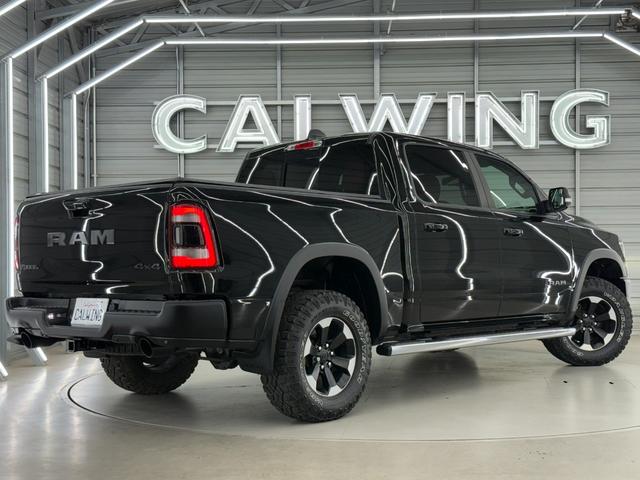 ダッジ・ラム レベル　Ｖ８ＨＥＭＩ　新並　純正エアサス　パノラマルーフ　レベル２エクイップメントグループ　アップルカープレイ　トノカバー　スプレーインベッドライナー　格納式ベッドステップ　シートヒーター　ステアリングヒーター　クルーズコントロール（20枚目）