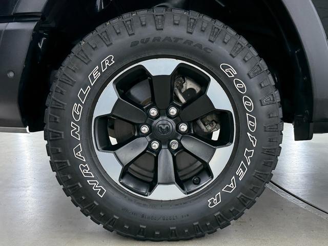 ダッジ・ラム レベル　Ｖ８ＨＥＭＩ　新並　純正エアサス　パノラマルーフ　レベル２エクイップメントグループ　アップルカープレイ　トノカバー　スプレーインベッドライナー　格納式ベッドステップ　シートヒーター　ステアリングヒーター　クルーズコントロール（30枚目）