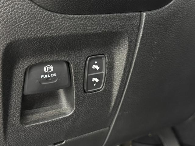 ダッジ・ラム レベル　Ｖ８ＨＥＭＩ　新並　純正エアサス　パノラマルーフ　レベル２エクイップメントグループ　アップルカープレイ　トノカバー　スプレーインベッドライナー　格納式ベッドステップ　シートヒーター　ステアリングヒーター　クルーズコントロール（38枚目）