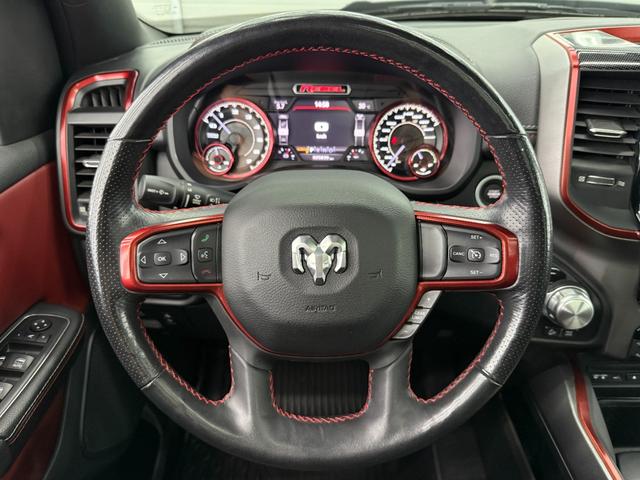 ダッジ・ラム レベル　Ｖ８ＨＥＭＩ　新並　純正エアサス　パノラマルーフ　レベル２エクイップメントグループ　アップルカープレイ　トノカバー　スプレーインベッドライナー　格納式ベッドステップ　シートヒーター　ステアリングヒーター　クルーズコントロール（39枚目）