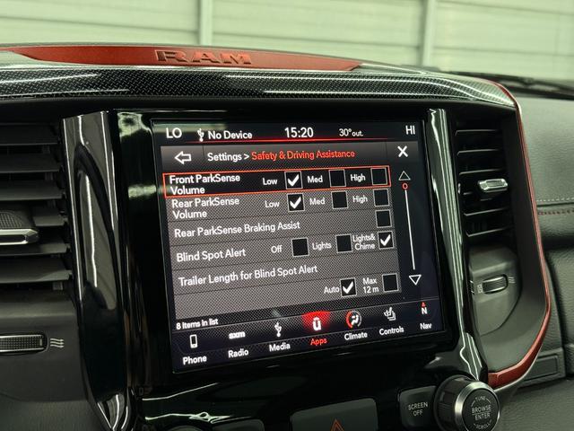 ダッジ・ラム レベル　Ｖ８ＨＥＭＩ　新並　純正エアサス　パノラマルーフ　レベル２エクイップメントグループ　アップルカープレイ　トノカバー　スプレーインベッドライナー　格納式ベッドステップ　シートヒーター　ステアリングヒーター　クルーズコントロール（44枚目）