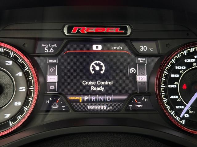ダッジ・ラム レベル　Ｖ８ＨＥＭＩ　新並　純正エアサス　パノラマルーフ　レベル２エクイップメントグループ　アップルカープレイ　トノカバー　スプレーインベッドライナー　格納式ベッドステップ　シートヒーター　ステアリングヒーター　クルーズコントロール（46枚目）