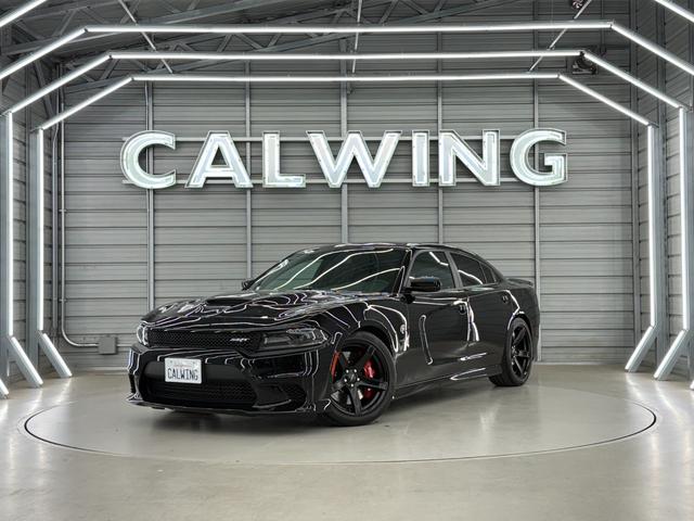 ダッジ・チャージャー ＳＲＴヘルキャット　新並　１オナ　７０７馬力　サンルーフ　ハーマンカードン１９スピーカー　アップルカープレイ　ブレンボブレーキ　ローンチコントロール　シートヒーター＆クーラー　レッドシートベルト　ブラックラグナレザー　ステアリングヒーター（2枚目）
