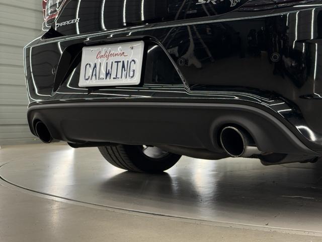 ダッジ・チャージャー ＳＲＴヘルキャット　新並　１オナ　７０７馬力　サンルーフ　ハーマンカードン１９スピーカー　アップルカープレイ　ブレンボブレーキ　ローンチコントロール　シートヒーター＆クーラー　レッドシートベルト　ブラックラグナレザー　ステアリングヒーター（13枚目）