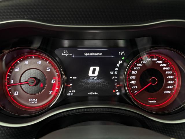 ダッジ・チャージャー ＳＲＴヘルキャット　新並　１オナ　７０７馬力　サンルーフ　ハーマンカードン１９スピーカー　アップルカープレイ　ブレンボブレーキ　ローンチコントロール　シートヒーター＆クーラー　レッドシートベルト　ブラックラグナレザー　ステアリングヒーター（22枚目）