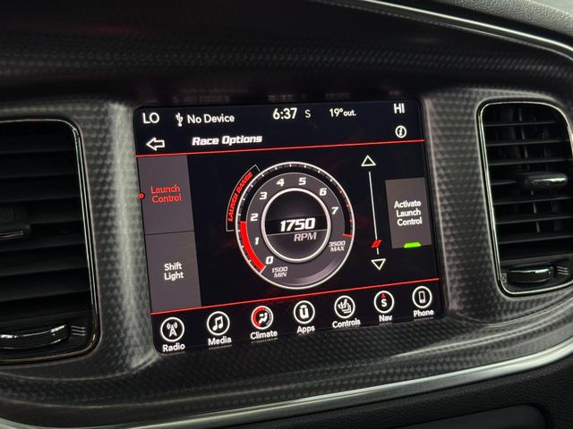 ダッジ・チャージャー ＳＲＴヘルキャット　新並　１オナ　７０７馬力　サンルーフ　ハーマンカードン１９スピーカー　アップルカープレイ　ブレンボブレーキ　ローンチコントロール　シートヒーター＆クーラー　レッドシートベルト　ブラックラグナレザー　ステアリングヒーター（23枚目）