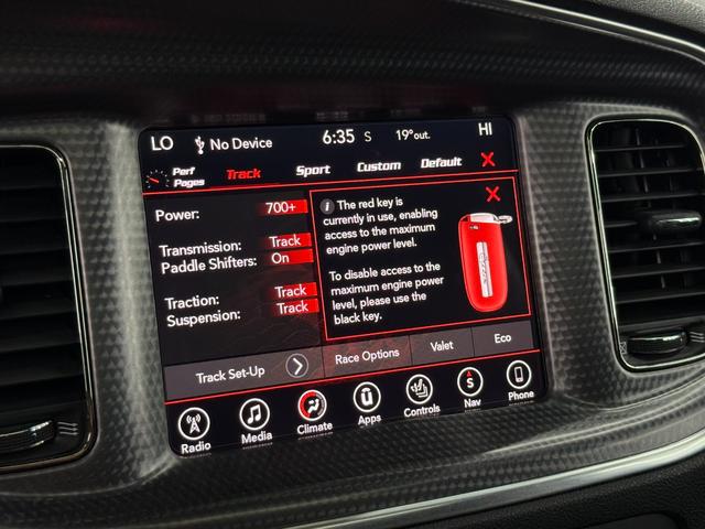 ダッジ・チャージャー ＳＲＴヘルキャット　新並　１オナ　７０７馬力　サンルーフ　ハーマンカードン１９スピーカー　アップルカープレイ　ブレンボブレーキ　ローンチコントロール　シートヒーター＆クーラー　レッドシートベルト　ブラックラグナレザー　ステアリングヒーター（26枚目）