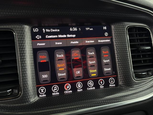 ダッジ・チャージャー ＳＲＴヘルキャット　新並　１オナ　７０７馬力　サンルーフ　ハーマンカードン１９スピーカー　アップルカープレイ　ブレンボブレーキ　ローンチコントロール　シートヒーター＆クーラー　レッドシートベルト　ブラックラグナレザー　ステアリングヒーター（27枚目）