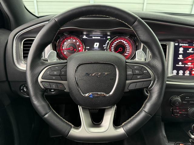 ダッジ・チャージャー ＳＲＴヘルキャット　新並　１オナ　７０７馬力　サンルーフ　ハーマンカードン１９スピーカー　アップルカープレイ　ブレンボブレーキ　ローンチコントロール　シートヒーター＆クーラー　レッドシートベルト　ブラックラグナレザー　ステアリングヒーター（31枚目）