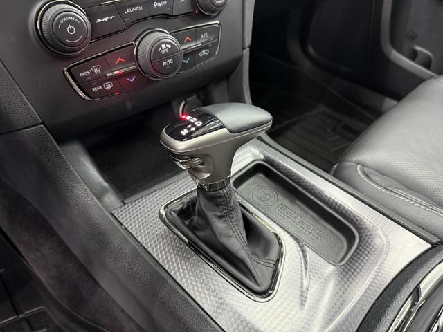 ダッジ・チャージャー ＳＲＴヘルキャット　新並　１オナ　７０７馬力　サンルーフ　ハーマンカードン１９スピーカー　アップルカープレイ　ブレンボブレーキ　ローンチコントロール　シートヒーター＆クーラー　レッドシートベルト　ブラックラグナレザー　ステアリングヒーター（33枚目）