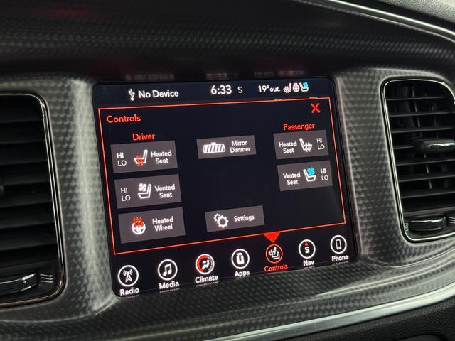 ダッジ・チャージャー ＳＲＴヘルキャット　新並　１オナ　７０７馬力　サンルーフ　ハーマンカードン１９スピーカー　アップルカープレイ　ブレンボブレーキ　ローンチコントロール　シートヒーター＆クーラー　レッドシートベルト　ブラックラグナレザー　ステアリングヒーター（35枚目）