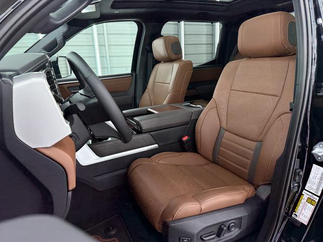 タンドラ １７９４エディション　新並　１オナ　電動サイドステップ　新並　１オナ　１７９４エディション専用ブラウンレザー　電動サイドステップ　三分割トノカバー　１４インチモニター　パノラマルーフ　ＪＢＬ１２スピーカー　前後シートヒーター＆クーラー　アップルカープレイ（12枚目）