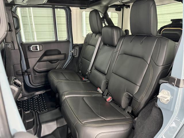 �Z�J���h�V�[�g���L�X�Ƃ��āA�L�����v�Ȃǂɂ��o�b�`���ł��ˁB�O���ɓ|���ăt���b�g�X�y�[�X�����o���܂��B