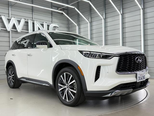 インフィニティその他 ＱＸ６０　センソリー　新並　ホワイトインテリア　７人乗り　ＶＩＳＩＯＮパッケージ　セカンドベンチシート　パノラマルーフ　１２．３インチモニター　シートマッサージ機能　ワイヤレスアップルカープレイ　シートヒーター＆クーラー　ＢＯＳＥパフォーマンス１７スピーカー（4枚目）