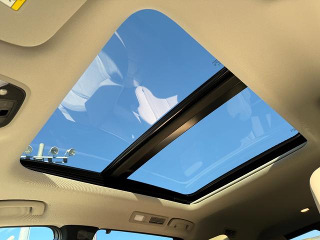 インフィニティその他 ＱＸ６０　センソリー　新並　ホワイトインテリア　７人乗り　ＶＩＳＩＯＮパッケージ　セカンドベンチシート　パノラマルーフ　１２．３インチモニター　シートマッサージ機能　ワイヤレスアップルカープレイ　シートヒーター＆クーラー　ＢＯＳＥパフォーマンス１７スピーカー（6枚目）