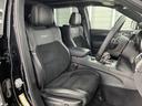 ＳＲＴ８　社外１３．６インチモニター　パノラマルーフ　ハーマンカードン１９スピーカー　アップルカープレイ　後席専用モニター　シートヒーター＆クーラー　アダプティブクルーズコントロール　カーボンインテリアパネル　ブレンボブレーキ　ステアリングヒーター（22枚目）