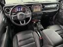 ジープ・ラングラーアンリミテッド ルビコン３９２　Ｖ８　新並　電動サイドステップ　純正可変マフラー　スカイトップ　全国保証付　ＦＯＸアルミダンパー　２インチリフトアップ　アダプティブクルーズコントロール　アップルカープレイ　トレーラートウＰＫＧ　シートヒーター　ステアリングヒーター（6枚目）