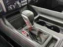 ＴＲＸ　生産終了　Ｖ８スーパーチャージド搭載　新並　１オナ　７０２馬力　パノラマルーフ　１２インチモニター　後席リクライニングシート　アップルカープレイ　ファクトリー２インチリフトアップ　ビルシュタインショック　三分割トノカバー　スプレーインベッドライナー（37枚目）