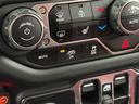 パフォーマンスモードでは音量がアップした本来のV8サウンドとなり、エンジンパワー(馬力)を最大化させます。