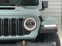 日本のディーラー車には設定のないLEDイカリング付ヘッドライトも本国仕様ならでは。オーナー自慢のポイントと言えます。
