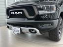 レベル　Ｖ８ＨＥＭＩ　新並　純正エアサス　パノラマルーフ　レベル２エクイップメントグループ　アップルカープレイ　トノカバー　スプレーインベッドライナー　格納式ベッドステップ　シートヒーター　ステアリングヒーター　クルーズコントロール（28枚目）
