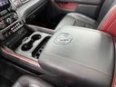 レベル　Ｖ８ＨＥＭＩ　新並　純正エアサス　パノラマルーフ　レベル２エクイップメントグループ　アップルカープレイ　トノカバー　スプレーインベッドライナー　格納式ベッドステップ　シートヒーター　ステアリングヒーター　クルーズコントロール（43枚目）