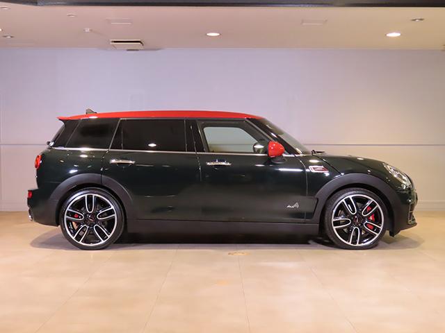 ＭＩＮＩ ジョンクーパーワークス　クラブマン　純正ＨＤＤナビ　Ｍサーバー　ＳＯＳコール　ドライブアシスト　ドライブモード　ＥＴＣルームミラー装備　ＬＥＤヘッドライト　ＬＥＤフォグ　リアコナーセンサー　リアカメラ　純正１９インチアルミ　認定中古車（6枚目）