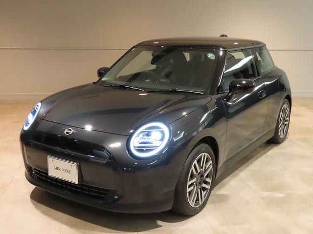 ＭＩＮＩ クーパーＥ　クラシック・トリム　携帯連動ナビ　クラッシックトリム　オートエアコン　オートワイパー　ＬＥＤヘッドライト　衝突軽減ブレーキ　純正リアカメラ　純正１７インチアルミ　２年保証　認定中古車（10枚目）