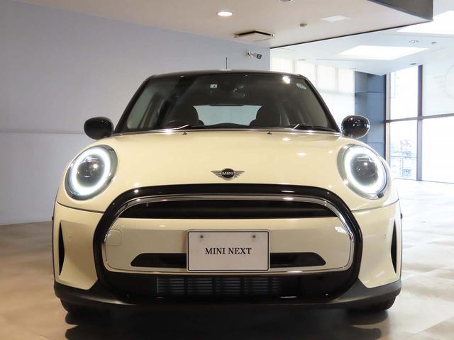 ＭＩＮＩ クーパーＤ　クラシック・トリム　純正ＨＤＤナビ　Ｍサーバー　ドライブアシスト　ドライブモード　マルチディスプレイ　ＥＴＣ　前後コナーセンサー　リアカメラ　ＵＪテールレンズ　２年保証　認定中古車（4枚目）