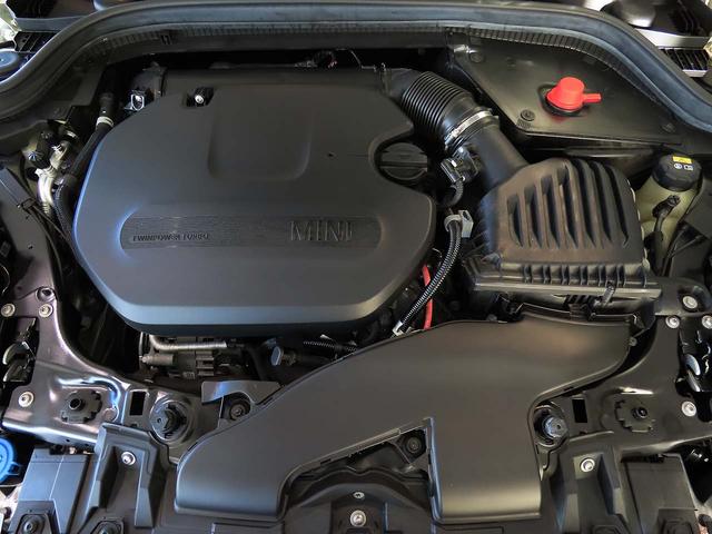 ＭＩＮＩ クーパーＤ　クラシック・トリム　純正ＨＤＤナビ　Ｍサーバー　ドライブアシスト　ドライブモード　マルチディスプレイ　ＥＴＣ　前後コナーセンサー　リアカメラ　ＵＪテールレンズ　２年保証　認定中古車（5枚目）