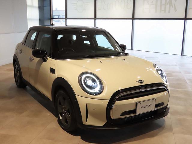 ＭＩＮＩ クーパーＤ　クラシック・トリム　純正ＨＤＤナビ　Ｍサーバー　ドライブアシスト　ドライブモード　マルチディスプレイ　ＥＴＣ　前後コナーセンサー　リアカメラ　ＵＪテールレンズ　２年保証　認定中古車（9枚目）