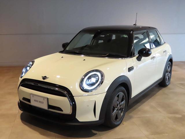 ＭＩＮＩ クーパーＤ　クラシック・トリム　純正ＨＤＤナビ　Ｍサーバー　ドライブアシスト　ドライブモード　マルチディスプレイ　ＥＴＣ　前後コナーセンサー　リアカメラ　ＵＪテールレンズ　２年保証　認定中古車（10枚目）