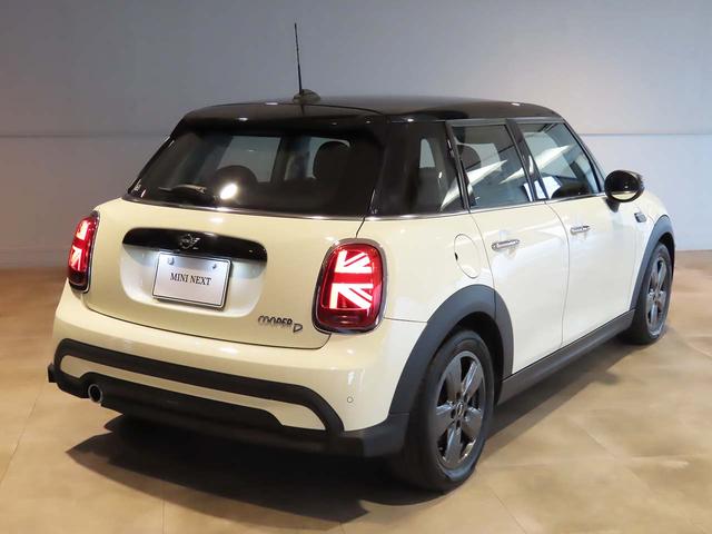 ＭＩＮＩ クーパーＤ　クラシック・トリム　純正ＨＤＤナビ　Ｍサーバー　ドライブアシスト　ドライブモード　マルチディスプレイ　ＥＴＣ　前後コナーセンサー　リアカメラ　ＵＪテールレンズ　２年保証　認定中古車（11枚目）
