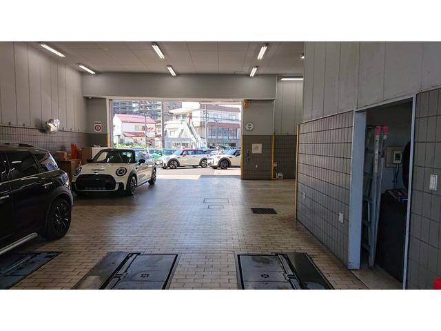 ＭＩＮＩ クーパー　クラブマン　アントールド・エディション　ＡＰＰ　マルチディスプレイ　ドライブモード　ドライブアシスト　ナッパーレザーステアリング　シートヒーター　前後コナーセンサー　リアカメラ　ＵＪテールレンズ　１８アルミ　２年保証　認定中古車（44枚目）