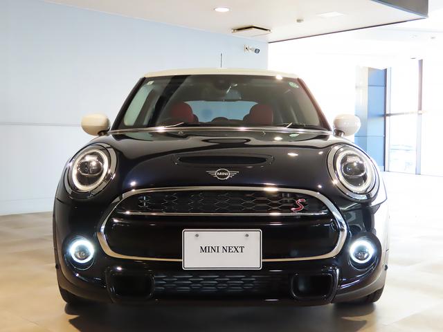 ＭＩＮＩ クーパーＳ　クラシック・トリム　純正ＨＤＤナビ　Ｍサーバー　ＳＯＳコール　ドライブアシスト　ドライブモード　前後コナーセンサー　リアカメラ　ＵＪテールレンズ　１７インチ純正アルミ　２年保証　認定中古車（4枚目）