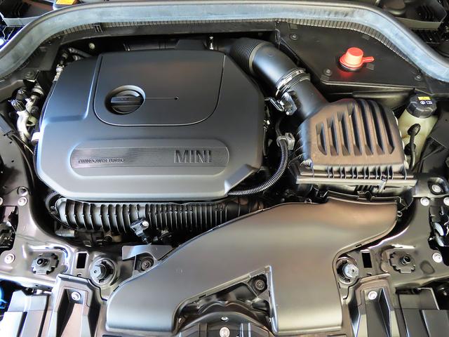 ＭＩＮＩ クーパーＳ　クラシック・トリム　純正ＨＤＤナビ　Ｍサーバー　ＳＯＳコール　ドライブアシスト　ドライブモード　前後コナーセンサー　リアカメラ　ＵＪテールレンズ　１７インチ純正アルミ　２年保証　認定中古車（5枚目）
