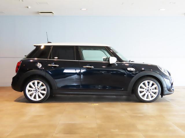ＭＩＮＩ クーパーＳ　クラシック・トリム　純正ＨＤＤナビ　Ｍサーバー　ＳＯＳコール　ドライブアシスト　ドライブモード　前後コナーセンサー　リアカメラ　ＵＪテールレンズ　１７インチ純正アルミ　２年保証　認定中古車（7枚目）