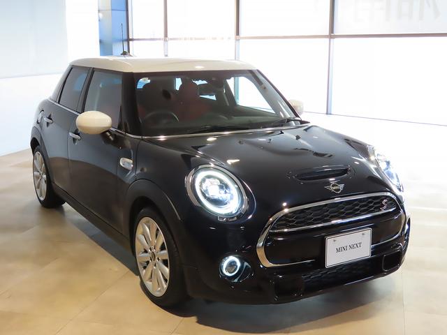 ＭＩＮＩ クーパーＳ　クラシック・トリム　純正ＨＤＤナビ　Ｍサーバー　ＳＯＳコール　ドライブアシスト　ドライブモード　前後コナーセンサー　リアカメラ　ＵＪテールレンズ　１７インチ純正アルミ　２年保証　認定中古車（9枚目）