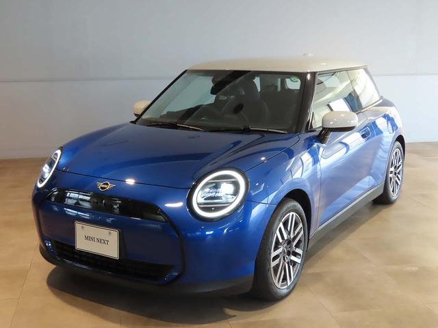 ＭＩＮＩ クーパーＥ　クラシック・トリム　携帯連動ナビ　クラシックトリム　オートエアコン　オートワイパー　ＬＥＤヘッドライト　衝撃軽減ブレーキ　純正リアカメラ　純正１７インチアルミ　２年保証　認定中古車　レンタ（10枚目）