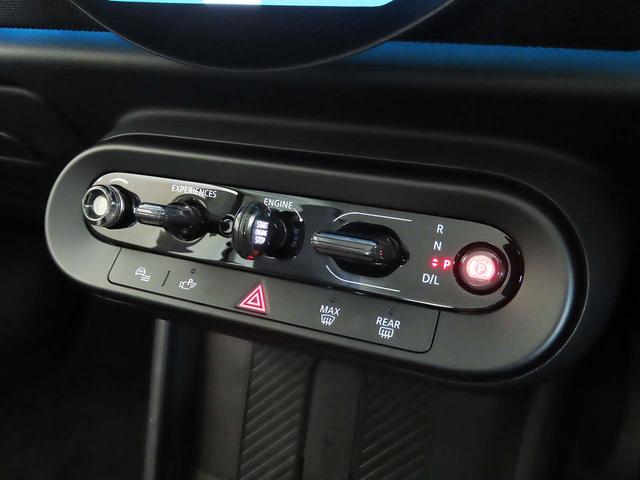 ＭＩＮＩ クーパーＣ　クラシック・トリム　携帯連動ナビ　クラシックトリム　オートエアコン　オートワイパー　ＬＥＤヘッドライト　衝突軽減ブレーキ　純正リアカメラ　純正１７インチアルミ　２年保証　認定中古車（18枚目）