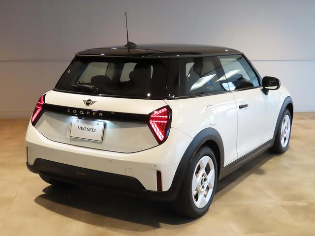 ＭＩＮＩ クーパーＣ　クラシック・トリム　携帯連動ナビ　クラシックトリム　オートエアコン　オートワイパー　ＬＥＤヘッドライト　衝撃軽減ブレーキ　純正リアカメラ　純正アルミ　整備記録（11枚目）