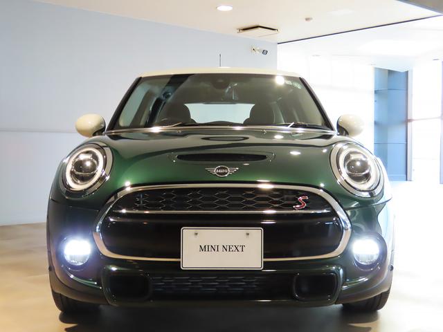 ＭＩＮＩ クーパーＳ　純正ＨＤＤナビ　ＡＣＣ　ＳＯＳコール　ヘッドアップディスプレイ　ドライブモード　ＥＴＣルームミラー　ＬＥＤヘッドライト　前後コナーセンサー　リアカメラ　ＵＪテールレンズ　２年保証　整備記録簿（4枚目）
