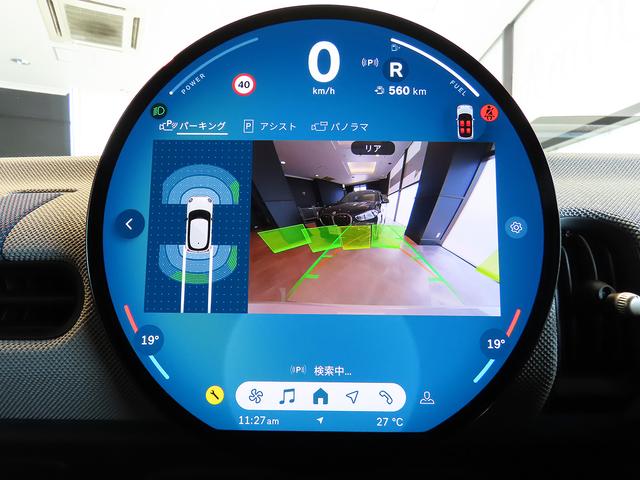 ＭＩＮＩ クーパーＣ　フェイバリット・トリム　携帯連動ナビ　Ｍパッケージ　オートエアコン　オートワイパー　ＬＥＤヘッドライト　衝突軽減ブレーキ　純正リアカメラ　純正１７インチアルミ（16枚目）