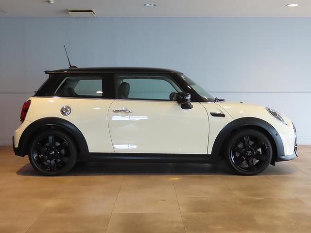 ＭＩＮＩ クーパーＳ　クラシック・トリム　純正ＨＤＤナビ　ＡＣＣ　ＳＯＳコール　マルチディスプレイ　ＥＴＣ　ＬＥＤヘッドライト　前後コナーセンサー　リアカメラ　ＵＪテールレンズ　純正１７インチアルミ　認定中古車　整備記録（8枚目）