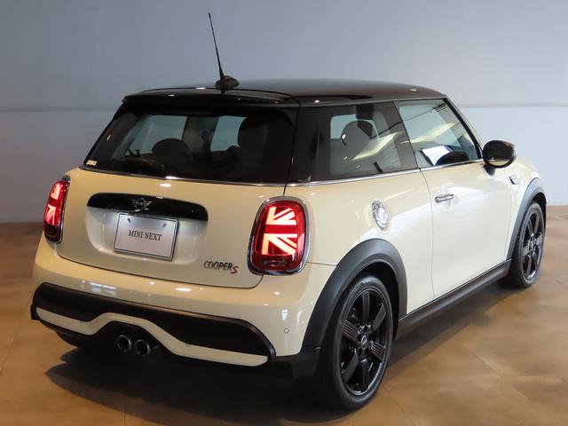 ＭＩＮＩ クーパーＳ　クラシック・トリム　純正ＨＤＤナビ　ＡＣＣ　ＳＯＳコール　マルチディスプレイ　ＥＴＣ　ＬＥＤヘッドライト　前後コナーセンサー　リアカメラ　ＵＪテールレンズ　純正１７インチアルミ　認定中古車　整備記録（12枚目）