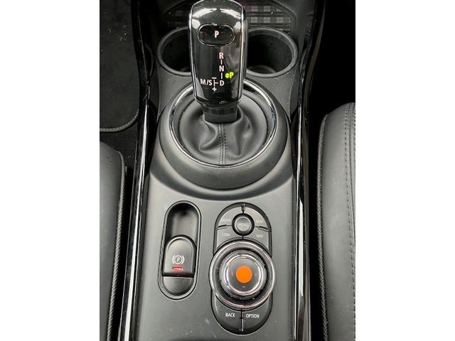 ＭＩＮＩ クーパーＤ　クラブマン　純正ＨＤＤナビ　ＡＣＣ　ＳＯＳコール　ＥＴＣルームミラー　マルチディスプレイ　ヘッドアップディスプレイ　レザー　シートヒーター　前後コナーセンサー　ＵＪテールレンズ　リアカメラ　整備記録　認定中古車（15枚目）