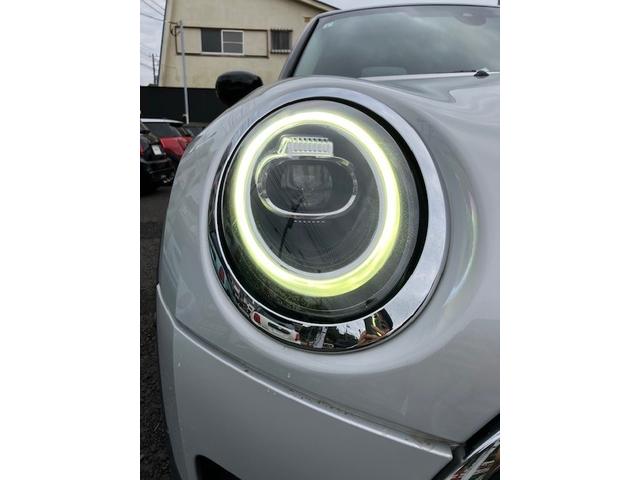 ＭＩＮＩ クーパーＤ　クラブマン　純正ＨＤＤナビ　ＡＣＣ　ＳＯＳコール　ＥＴＣルームミラー　マルチディスプレイ　ヘッドアップディスプレイ　レザー　シートヒーター　前後コナーセンサー　ＵＪテールレンズ　リアカメラ　整備記録　認定中古車（19枚目）